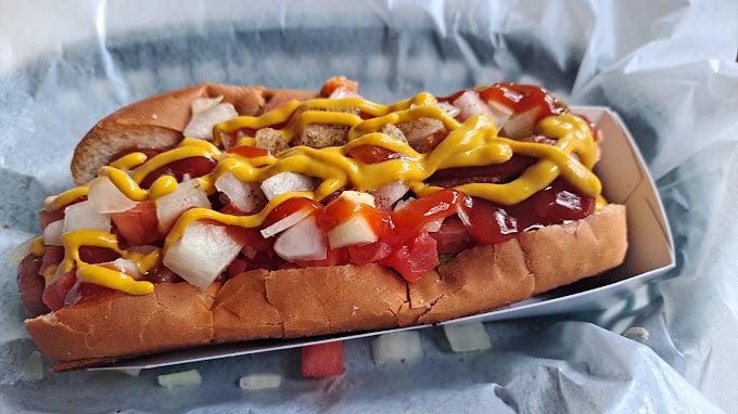 Dune Dog Café in Jupiter, FL | Local Favorite for Fresh Seafood & Hot Dogs