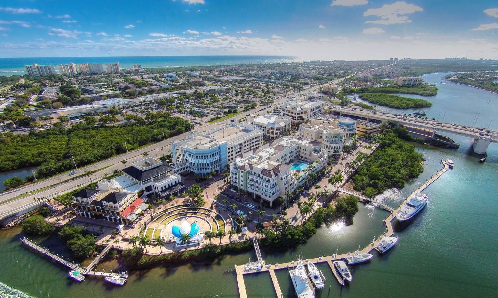 Dockside Dining & Rooftop Nights: Where Jupiter Locals Are Eating Now 🍴